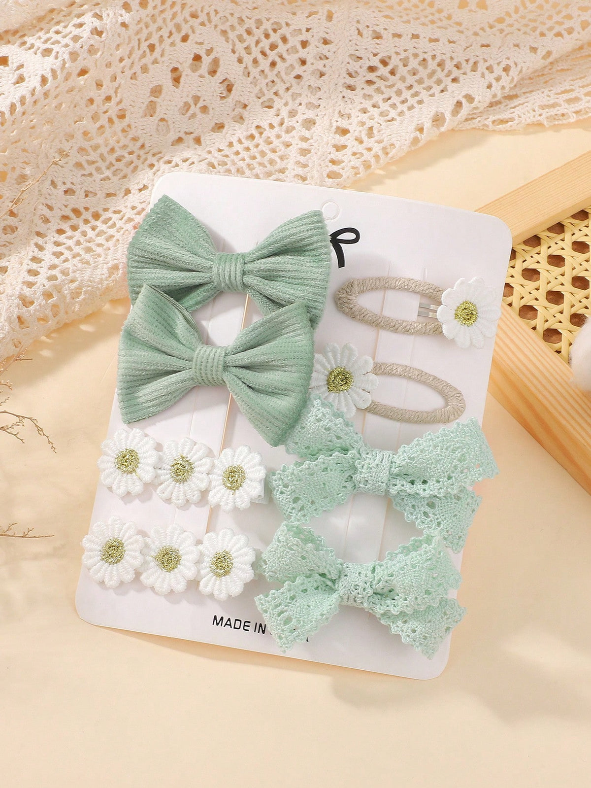 8-Piece Cute Bowknot Hair Clip Set - Green - 8 Pieces